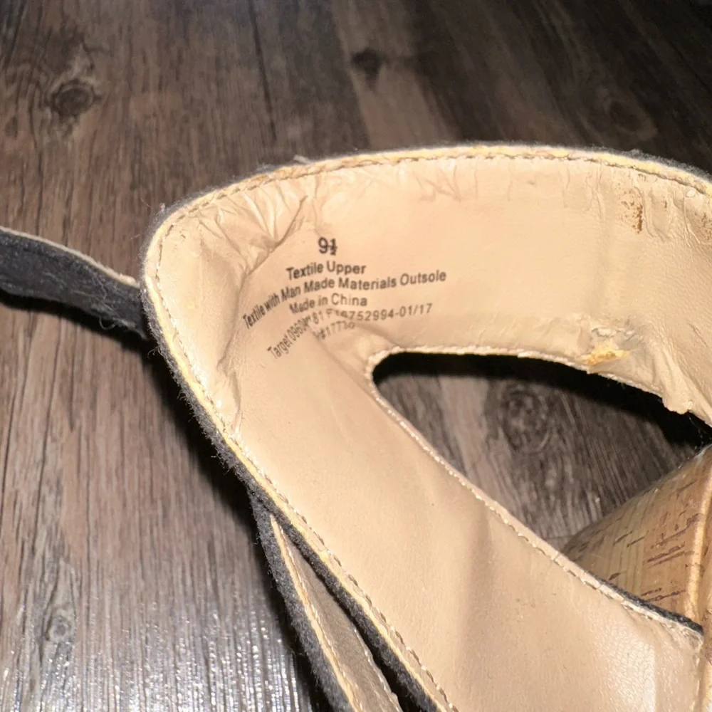 Merona Black and Tan Heels size 9 1/2